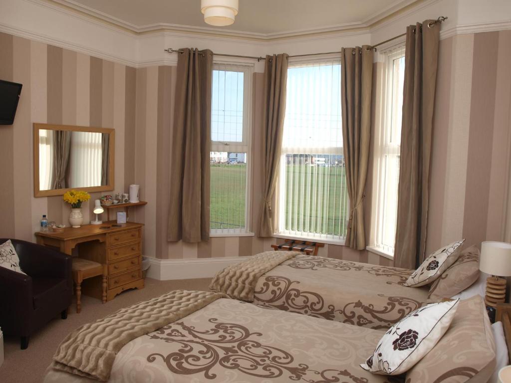 Ty-Parc Hotel Cardigan Room photo